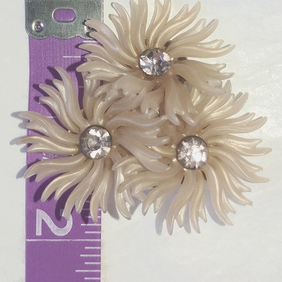 PINK & LAVENDER RHINESTONE SOFT PLASTIC FLOWER CLIP EARRINGS - VINTAGE - Picture 3 of 3